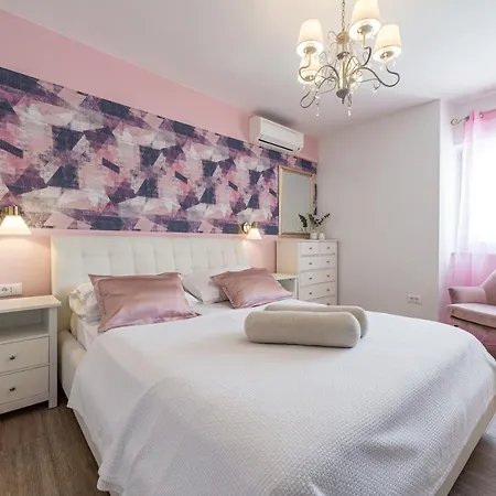 Boro 3 Apartment *